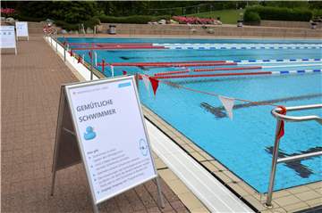 Inzwischen gibt es im Freibad am Cappenberger See auch Bartickets - eine Haken hat die Sache aber trotzdem.