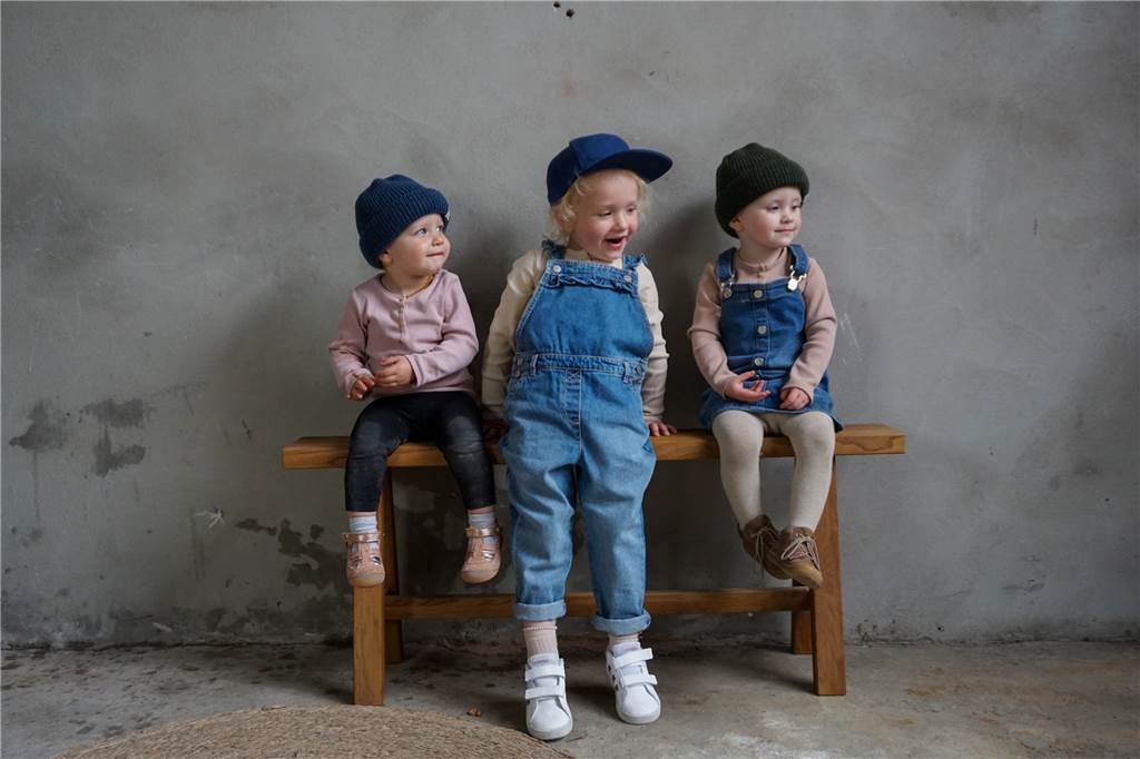 richtung°heimat: Junges Modelabel nimmt weiter Fahrt auf Inzwischen gibt es nicht nur T-Shirts und Hoodies, sondern auch fair und nachhaltig produzierte Accessoires mit richtung°heimat-Aufnäher.