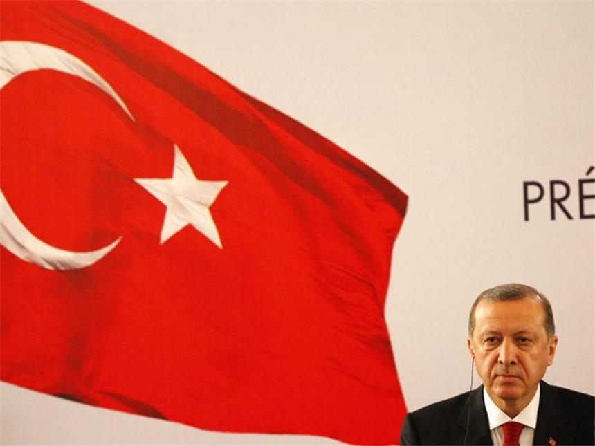 Böhmermann vor Gericht? Zweifel an Strafverfahren wachsen Inzwischen hat Staatschef Recep Tayyip Erdogan selbst Strafantrag wegen Beleidigung gegen den Satiriker gestellt. Foto: Legnan Koula