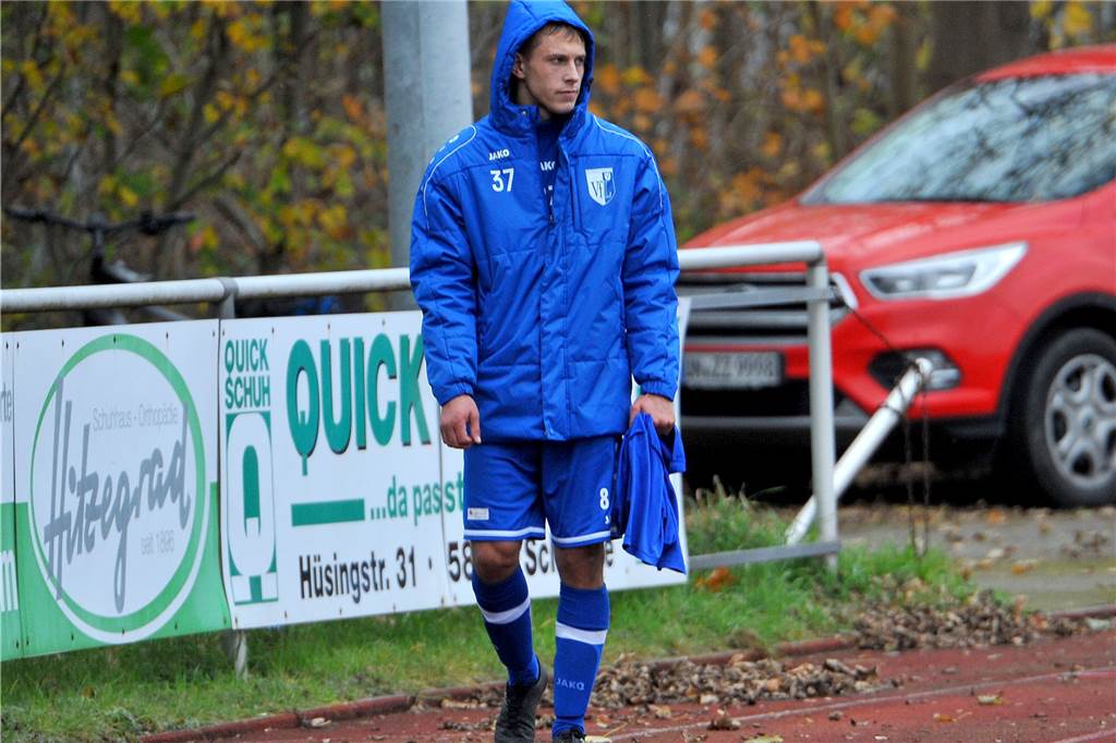 3:0-Derbysieg gegen den VfL Schwerte: ETuS/DJK feiert mit Pauken und Trompeten Ion Samardac erwies dem VfL Schwerte mit seiner Roten Karte einen Bärendienst.