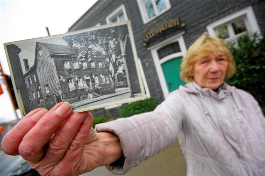 Nachfolger fürs „Treppchen“ in Hörde gefunden Irene Lehrke mit einer historischen Aufnahme. Archivfoto: Christian Stein