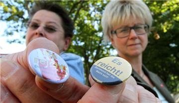 Iris Bernert-Leushacke (links) und Jutta Reiter rufen zur Teilnahme an der "Es reicht"-Demonstration auf.