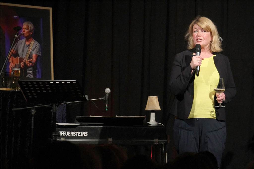 Wegbegleiter feiern Fred Ape: Er wäre in diesem Jahr 70 geworden Iris Sanftenschneider, Betreiberin des Cabaret Queue