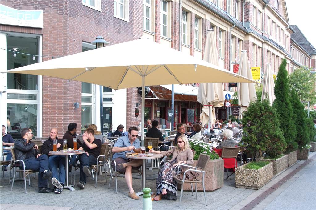 Irische Pub-Kultur mit guter Küche und riesigem Biergarten. Guinness und mehr auf der "Rü", der Essener Gastromeile in Rüttenscheid.