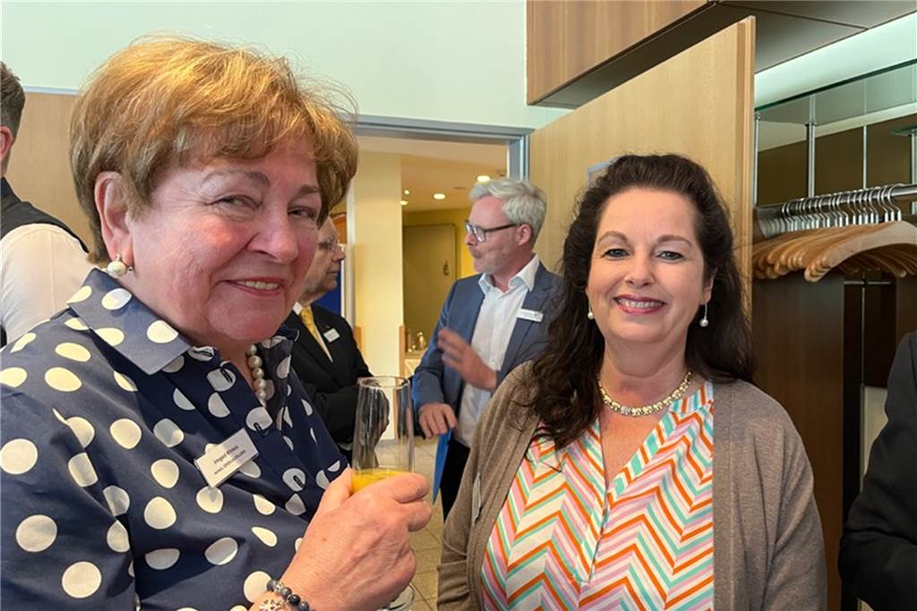 Halterns Unternehmer Bernd und Nadine Winkels: „Extrem kompetent und sympathisch“ Irmgard Winkels freute sich, im Seehof bei Elke Kandaouroff zu sein. Die Familien verbindet eine lange Freundschaft.