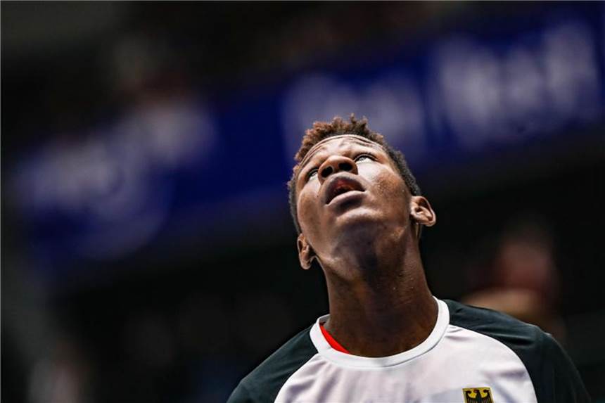 NBA-Neuling Bonga: „Irgendwann eine Meisterschaft holen“ Isaac Bonga hat im Sommer bei den Los Angeles Lakers einen Vertrag unterschrieben. Foto: Frank Rumpenhorst