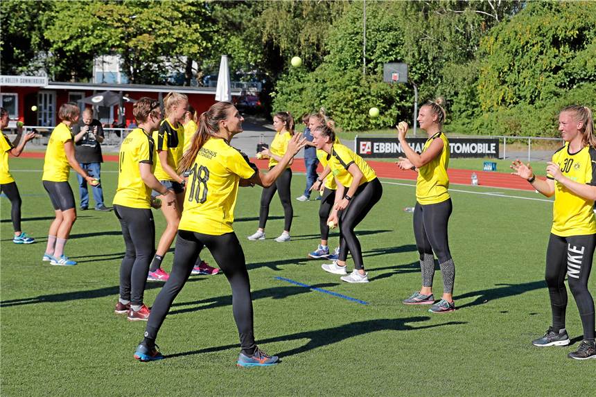 Nationaltorhüterin Isabell Roch tritt beim BVB in die riesigen Fußstapfen von Clara Woltering Isabell Roch (Nummer 18) beim Trainingsauftakt in Dortmund.