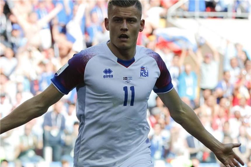 Finnbogason-Verhandlungen nur bei „unmoralischem“ Angebot Islands Alfred Finnbogason erzielte bei der WM den Ausgleich gegen Argentinien. Foto: Ricardo Mazalan/AP