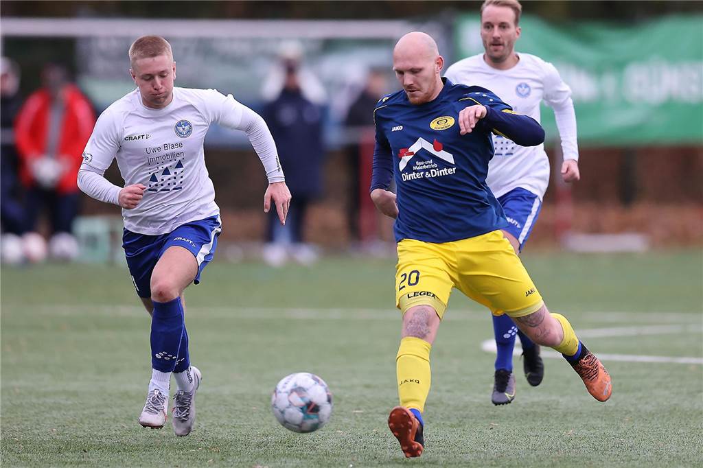 Kapitän Wagener bleibt Spvg Schwerin treu: Seine Gattin weiß Fußball-Liebe bedeutet Ist Aktivposten der Spvg Schwerin: Kapitän Kevin Wagener (am Ball).