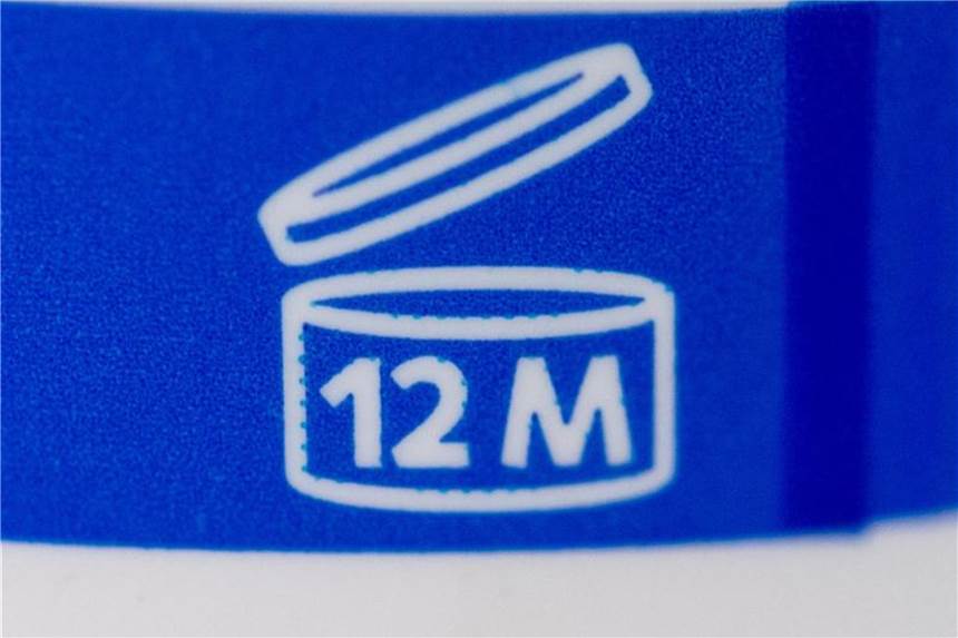 Haltbarkeit von Sonnencreme nach dem Sommer prüfen Ist auf der Sonnencremetube das Symbol offenen Cremetiegels mit dieser Zahl abgedruckt, bedeutet das: Dieses Produkt kann nach dem Öffnen zwölf Monate lang verwendet werden. Foto: Andrea Warnecke/dpa-tmn