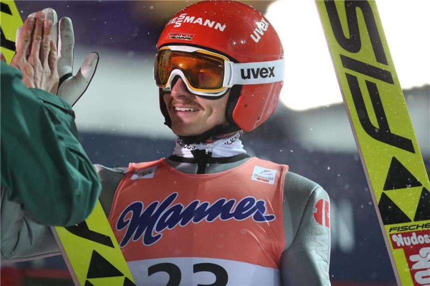 Freitag nach Comeback auf Medaillen-Kurs in Oberstdorf Ist bei der Skiflug-WM in Oberstdorf auf Medaillen-Kurs: DSV-Adler Richard Freitag. Foto: Karl-Josef Hildenbrand