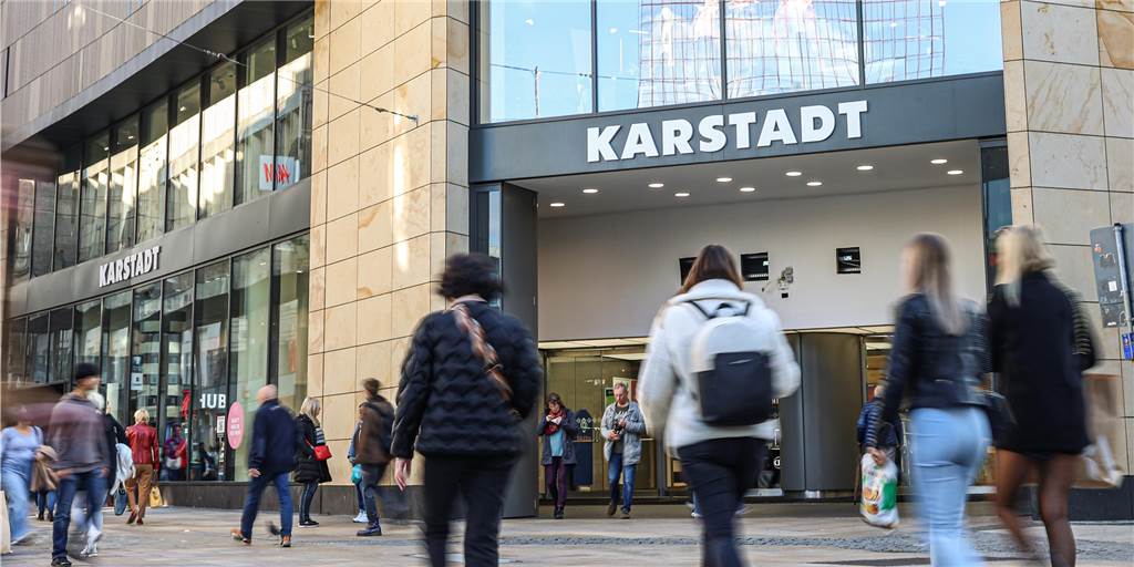 Ist das Dortmunder Karstadt-Haus wieder in Gefahr? Rund zwei Jahre nach der Rettung ruft der Konzern erneut nach Staatshilfe.