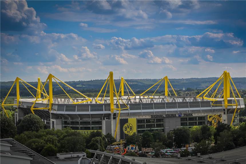 Football-Liga NFL sucht Spielort in Deutschland - Das sagt der BVB dazu Signal Iduna Park an der Strobelallee in Dortmund