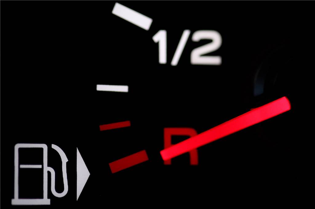 Benzin und Diesel kosten in Vreden mehr als in der Umgebung – ein Erklärungsversuch Ist der Tank leer, hilft auch kein Ärger über Spritpreise. Online können Autofahrer die Preise an verschiedenen Tankstellen allerdings gut vergleichen.