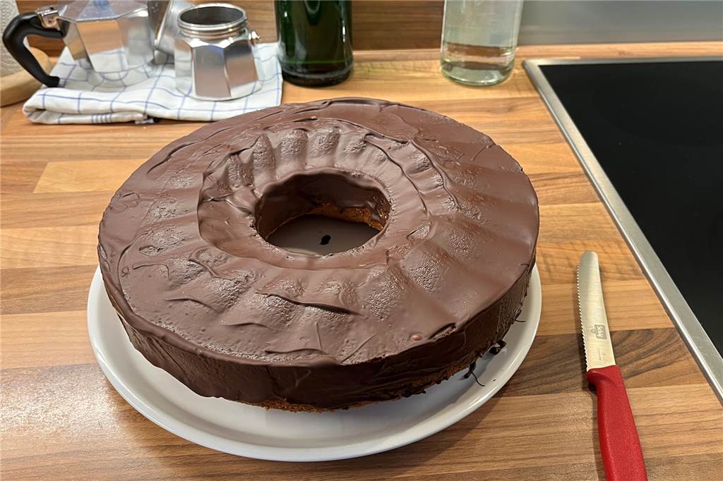 Einfach, schnell, lecker: Der perfekte Familienkuchen braucht dicke Schokostücke Rezept Schoko-Nusskuchen Thomas Raulf