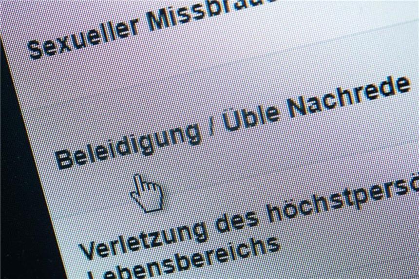 Was bedeutet das NetzDG für „normale“ User? Ist es noch eine Meinungsäußerung oder schon eine Beleidigung? Das NetzDG gibt Nutzern und Plattformbetreibern neue Möglichkeiten gegen Hassrede in die Hand, sorgt aber gleichzeitig auch für Unklarheiten. Foto: Andrea Warnecke