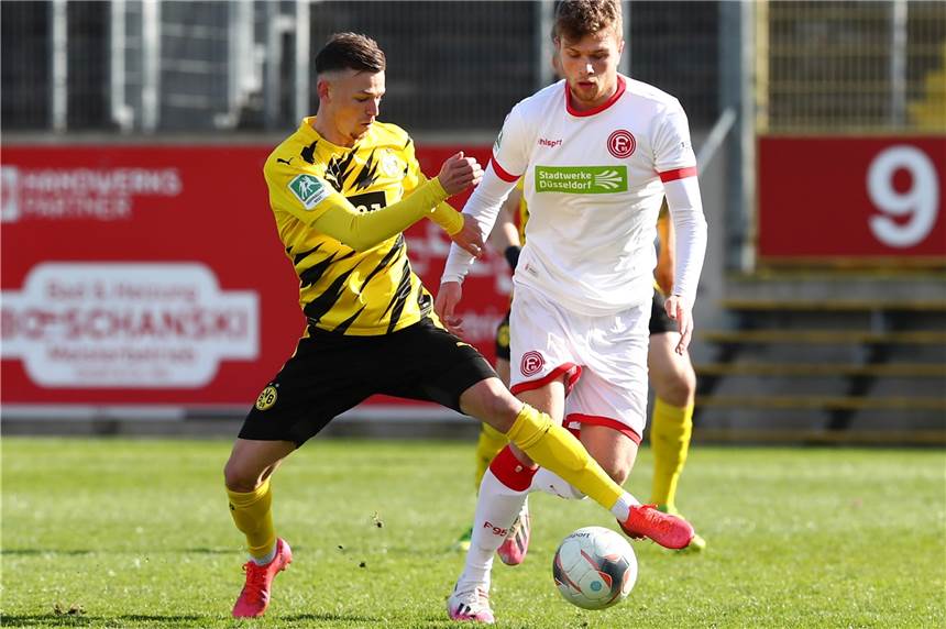 BVB-U23 bangt vor dem Heimspiel gegen Fortuna Köln um Bundesliga-Trio Ist fit und einsatzbereit: Dominik Wanner (l.) sammelte schon im Spiel bei Fortuna Düsseldorf II ein paar Einsatzminuten. Der Außenbahnspieler ist am Sonntag gegen Köln mindestens eine Alternative. Andere Spieler sind dagegen fraglich.