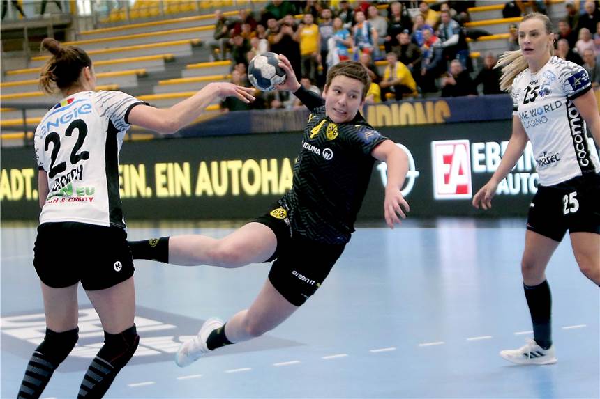 Vertrag läuft bald aus: Wie realistisch ist eine Verlängerung, BVB-Kapitänin Grijseels? Ist in ausgezeichneter Form beim BVB: Alina Grijseels (M.).
