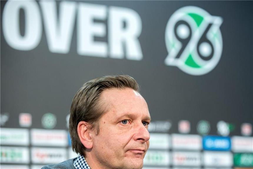 Weiter Kritik aus Bundesliga an Nations League Ist kein Freund der neu geschaffenen Nations League: Hannover-Sportdirektor Horst Heldt. Foto: Hauke-Christian Dittrich