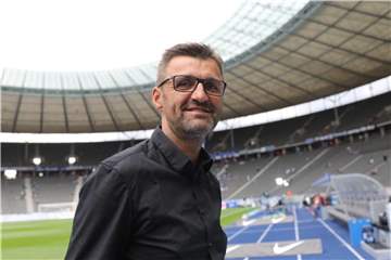 Ist mit dem Einsatz des Videobeweises nicht zufrieden: Nürnbergs Trainer Michael Köllner. Foto: Jörg Carstensen