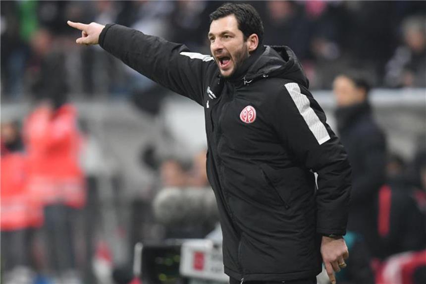 Mainz, wie es sinkt und klagt: 05er hoffen auf Wende Ist mit Mainz 05 auswärts ein gern gesehener Gast: Trainer Sandro Schwarz. Foto: Arne Dedert