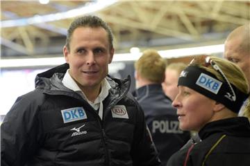 Ist nur noch bis Ende März Sportdirektor der Deutsche Eisschnelllauf-Gemeinschaft DESG: Robert Bartko (l). Foto: Rainer Jensen