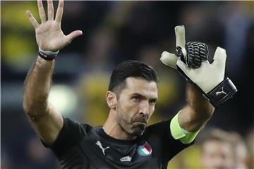 Italiens Torwart Gianluigi Buffon beschwört vor dem Rückspiel gegen Schweden den Kampfgeist der Squadra Azzurra. Foto: Frank Augstein