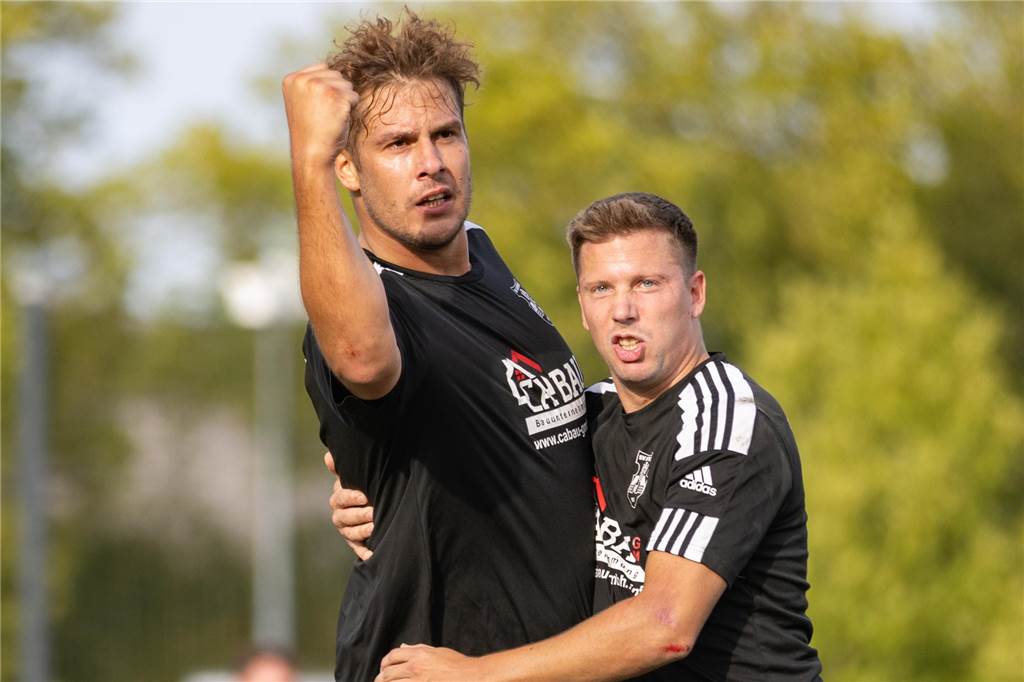 VfK Weddinghofen trifft spät: SV Afferde verliert Aufsteigerduell Ivan Rihtar (l.) jubelt mit Kevin Pasternack über das 3:3.