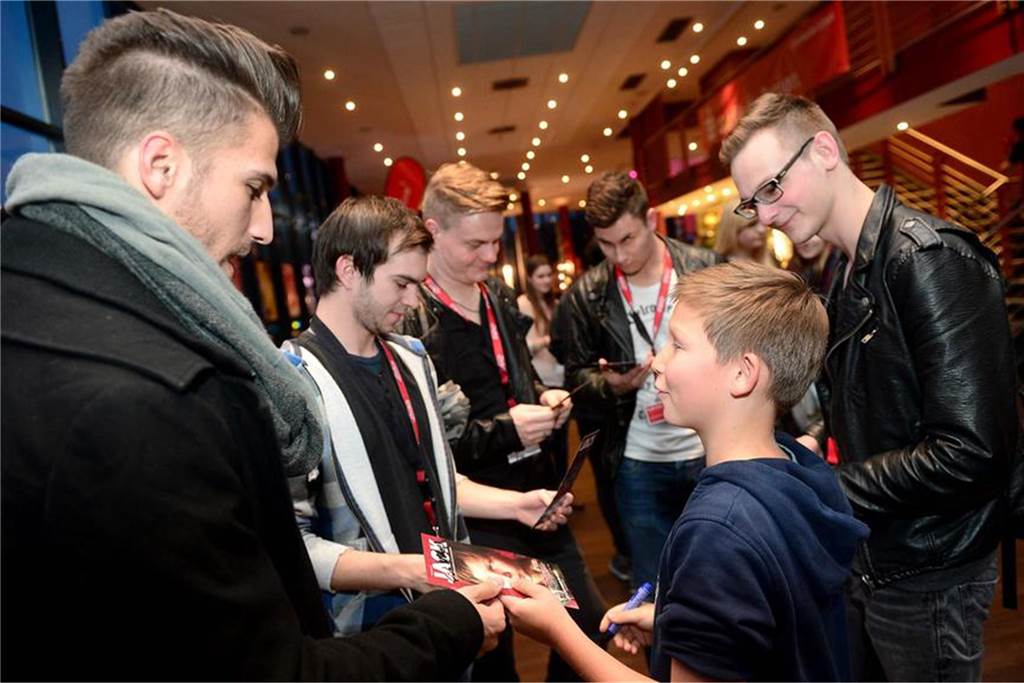 Kinofest Lünen drückt die Daumen : Lüdia, Bafta und bald die Oscars? Ivo Pietzcker aus dem Film „Jack“ gab 2014 in der Cineworld Autogramme. Regie führte bei dem Film, mit dem das 25. Kinofest eröffnet wurde, Edward Berger.
