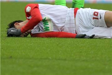 Ja-Cheol Koo hat sich eine Knieblessur zugezogen und fällt für den FC Augsburg aus. Foto: Stefan Puchner