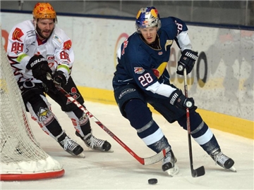Jack Combs (l) war mit 27 Treffern bester Torschütze in der DEL-Hauptrunde. Foto: Andreas Gebert