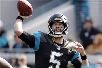 Jacksonvilles Quarterback Blake Bortles in Aktion. Jacksonville besiegte Buffalo in der Wild Card Round mit 10:3. Foto: Stephen B. Morton