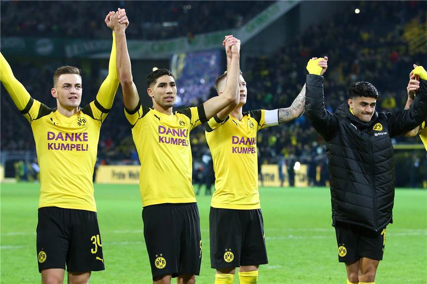 Sommerpause endet am 3. Juli - einige BVB-Spieler kehren erst später aus dem Urlaub zurück Jacob Bruun Larsen (l.) und Mahmoud Dahoud (r.) treffen bei der U21-Europameisterschaft aufeinander, Achraf Hakimi (2.v.l.) ist mit Marokko beim Afrika Cup im Einsatz.
