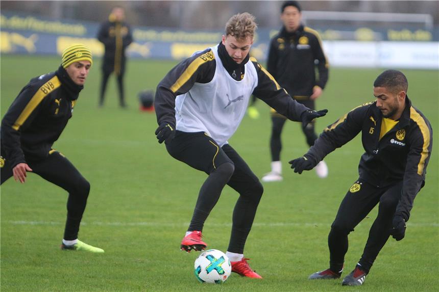 BVB leiht Bruun Larsen an den VfB Stuttgart aus Jacob Bruun Larsen (M.) soll beim VfB Stuttgart Spielpraxis sammeln.