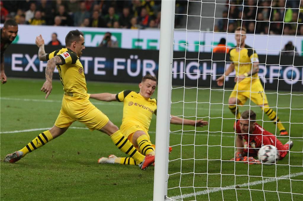Jacob Bruun Larsen bestätigt beim BVB die guten Eindrücke aus der Vorbereitung Jacob Bruun Larsen und Paco Alcacer spekulieren auf den Abpraller. Am Ende drückt der 20-Jährige den Ball zum Anschlusstreffer gegen Leverkusen über die Linie.