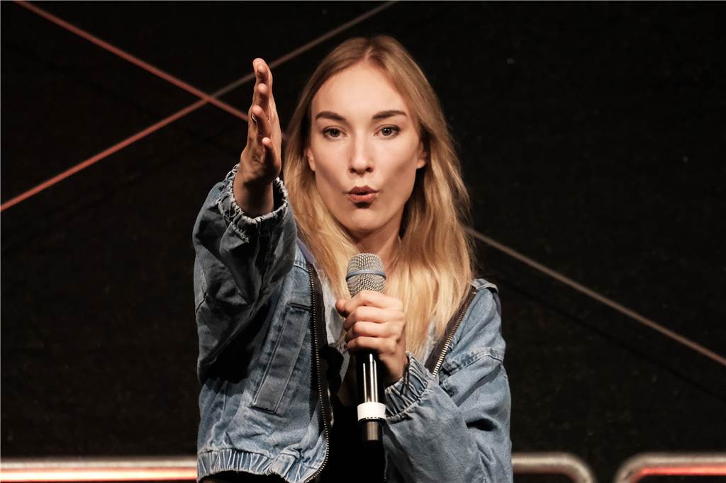 Comedians vor traumhafter Kulisse - „Strand Comedy Festival“ kam an Jacqueline Feldmann