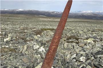 Jäger fanden in in Lesja (Norwegen) ein Wikingerschgwert. Foto: Einar Ambakk