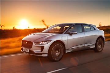 Jaguars Modell i-Pace fährt rein elektrisch und - unter Laborbedingungen - bis zu 480 Kilometer weit. Foto: Nick Dimbleby/Jaguar