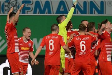 Jahn Regensburg hat weiterhin Chancen auf den direkten Durchmarsch in die Fußball-Bundesliga. Foto: Timm Schamberger