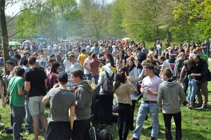 Jahr für Jahr pilgern tausende junge Menschen am 1. Mai zum Cappenberger See. Damit alles in halbwegs geordneten Bahnen verläuft, haben Stadtverwaltung und Polizei einige Spielregeln vorgestellt.