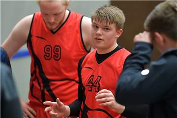 Jakob Altmeyer, Spielertrainer der ersten BGL-Mannschaft, stand im Mittelpunkt des Geschehens.