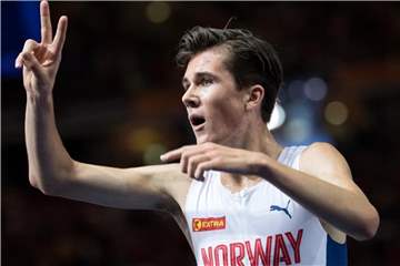 Jakob Ingebrigtsen aus Norwegen jubelt im Ziel. Er holte zwei Mal Gold bei der EM. Foto: Sven Hoppe