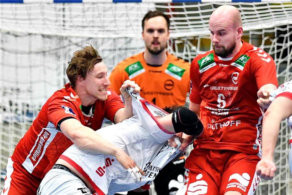 Bittere Nachricht für den ASV Hamm: Jan Brosch droht länger auszufallen Jakob Schwabe (l.) und Markus Fuchs gewannen mit dem ASV die Partie gegen Ferndorf.