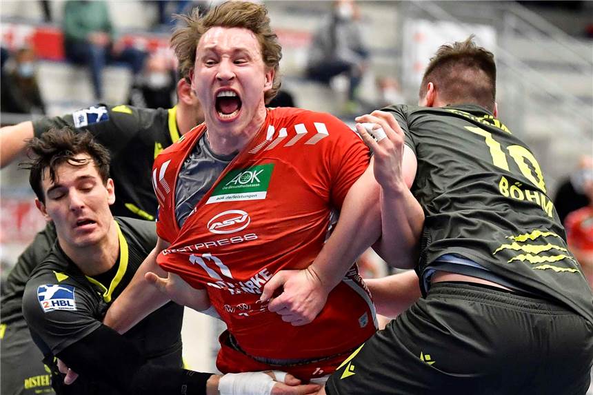 ASV Hamm entscheidet Heimspiel gegen die Rimparer Wölfe erst ganz spät Jakob Schwabe (M.) musste hart arbeiten gegen die robuste Deckung der DJK Rimpar.