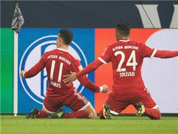 James Rodriguez (l.) jubelt über seinen Treffer zum 2:0. Foto: Bernd Thissen