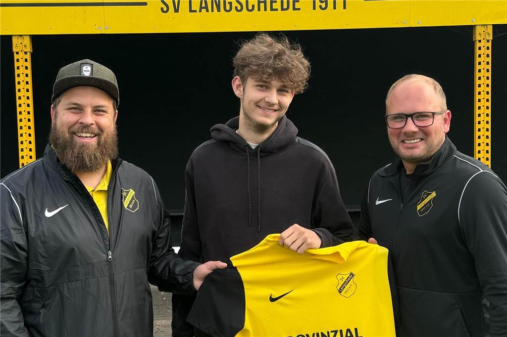 SV Langschede im Umbruch: „Wir haben einen Altersdurchschnitt von 23,2 Jahren“ Jugendlicher Elan für den SV Langschede: (Trainer Benjamin Gottstein (v.l.) mit Hannes Giersch, Mathis Hillebrand, Tobias Luge, Jason Fuhrmann und dem Sportlichen Leiter Marco König.