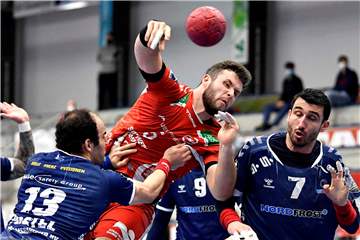 Jan Brosch (Mitte) und der ASV Hamm Westfalen verloren ihr Match beim TuS Nettelstedt-Lübbecke mit 20:22.
