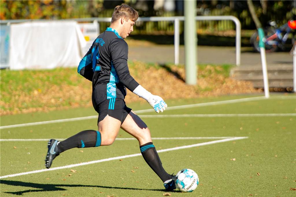 16 Neuzugänge! Runderneuerter Holzwickeder SC U23 will autark von der Ersten werden Jan Emmerich kehrt ins Tor des HSC zurück.