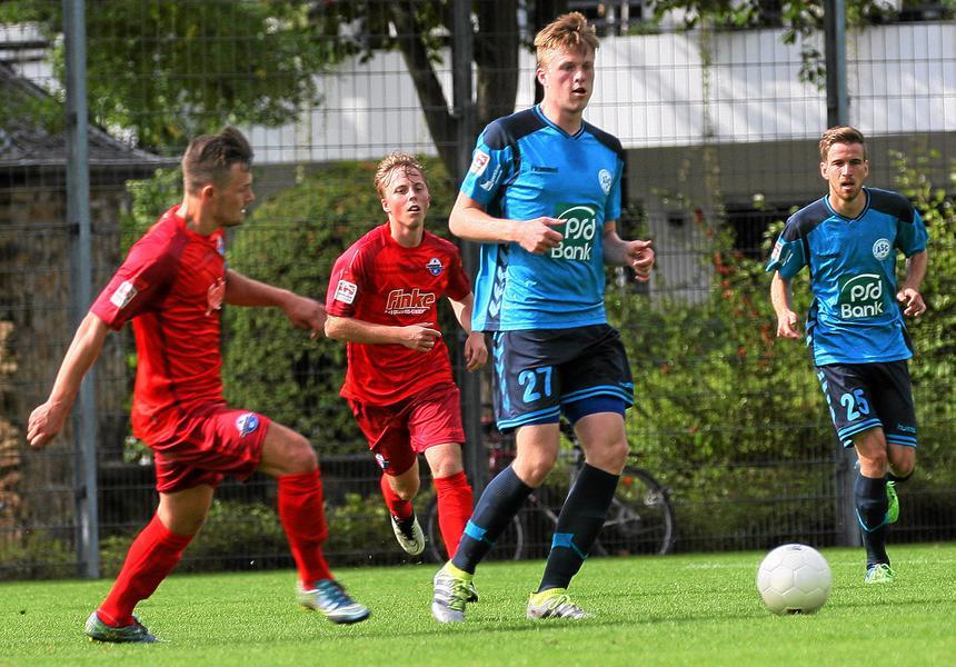 Aplerbecks Friedrich über die Ziele der Rückserie Jan Friedrich (2.v.r.), hier in der Partie gegen den SC Paderborn, ist angekommen im Aplerbecker Spiel.