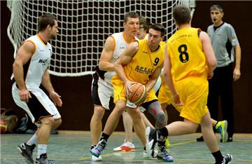 Jan-Hendrick Hötzel (am Ball) landete mit den Lünern am Sonntagabend einen wichtigen Sieg.